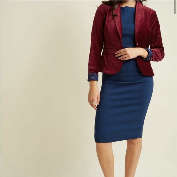 Blogger fav Modcloth Maroon Velvet Executive Blazer - Picture 4 of 10